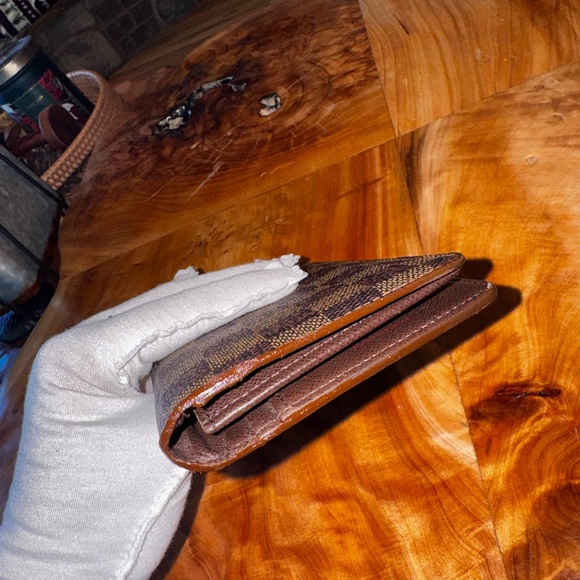 Louis Vuitton
Vintage 2007 damier long Bifold Wallet - Picture 15 of 17